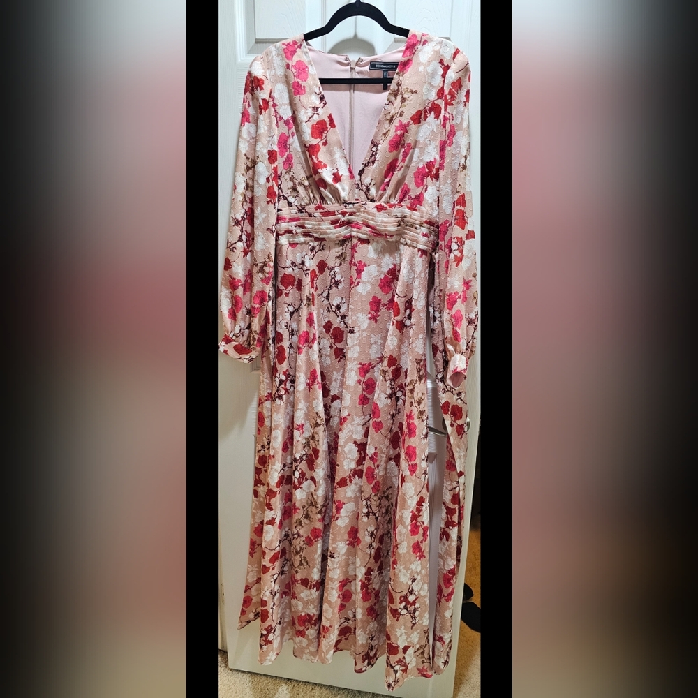 BCBGMAXAZRIA Floral Metallic Thread Maxi Dress Size 12 | $458 Retail - Picture 9 of 13